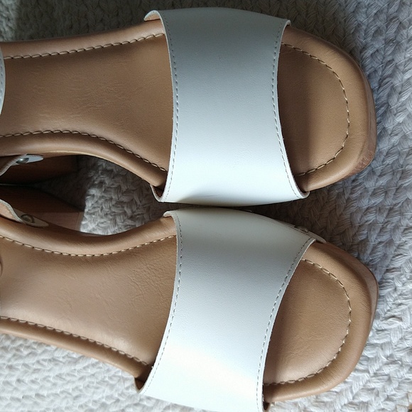 Universal Thread April White Faux Wood Block Heel Sandals - Picture 4 of 16
